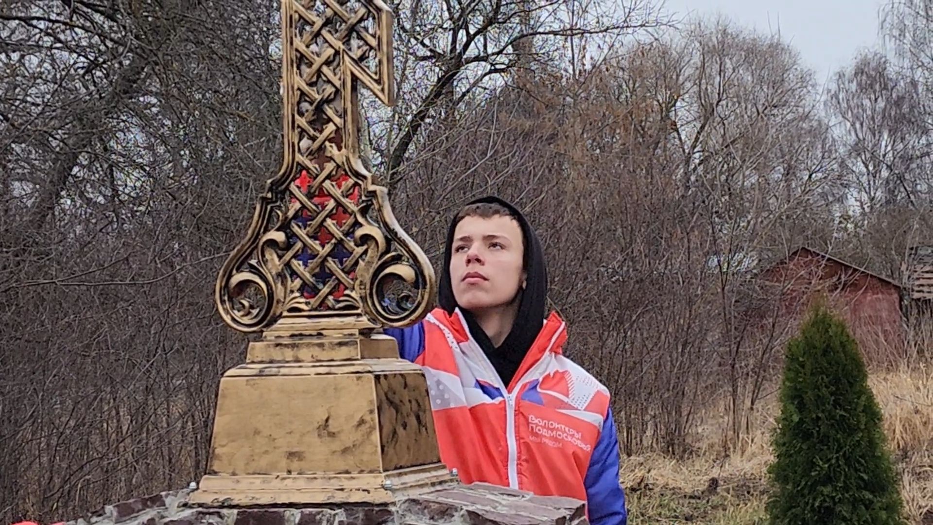 Бронницы, мемориальный парк пушкина, Волонтеры Подмосковья, Моют памятники,