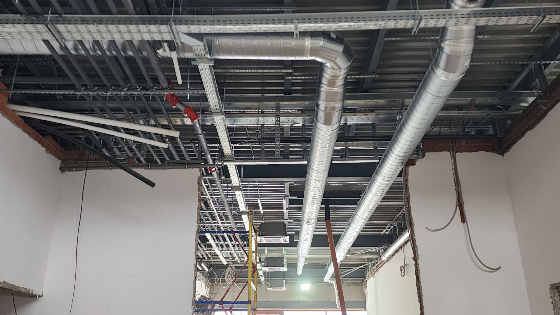 Строительство физкультурно-оздоровительного комплекса, Внутрення отделка ФОК, Утепление фасада эллинга,