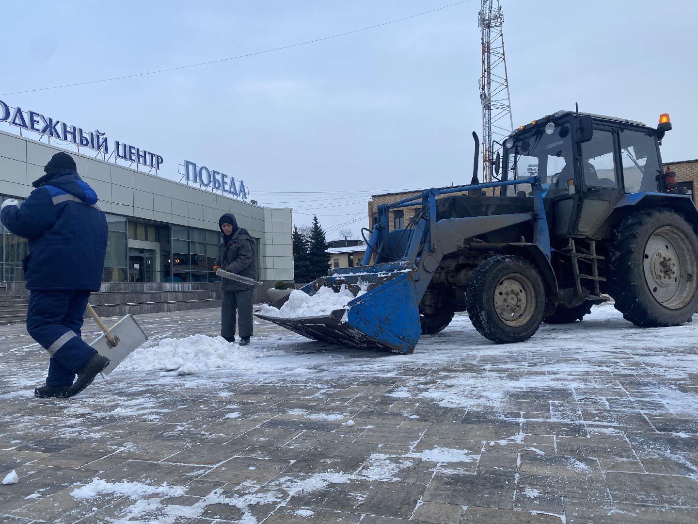 подмосковье, домодедово, снег, уборка снега, коммунальная служба,