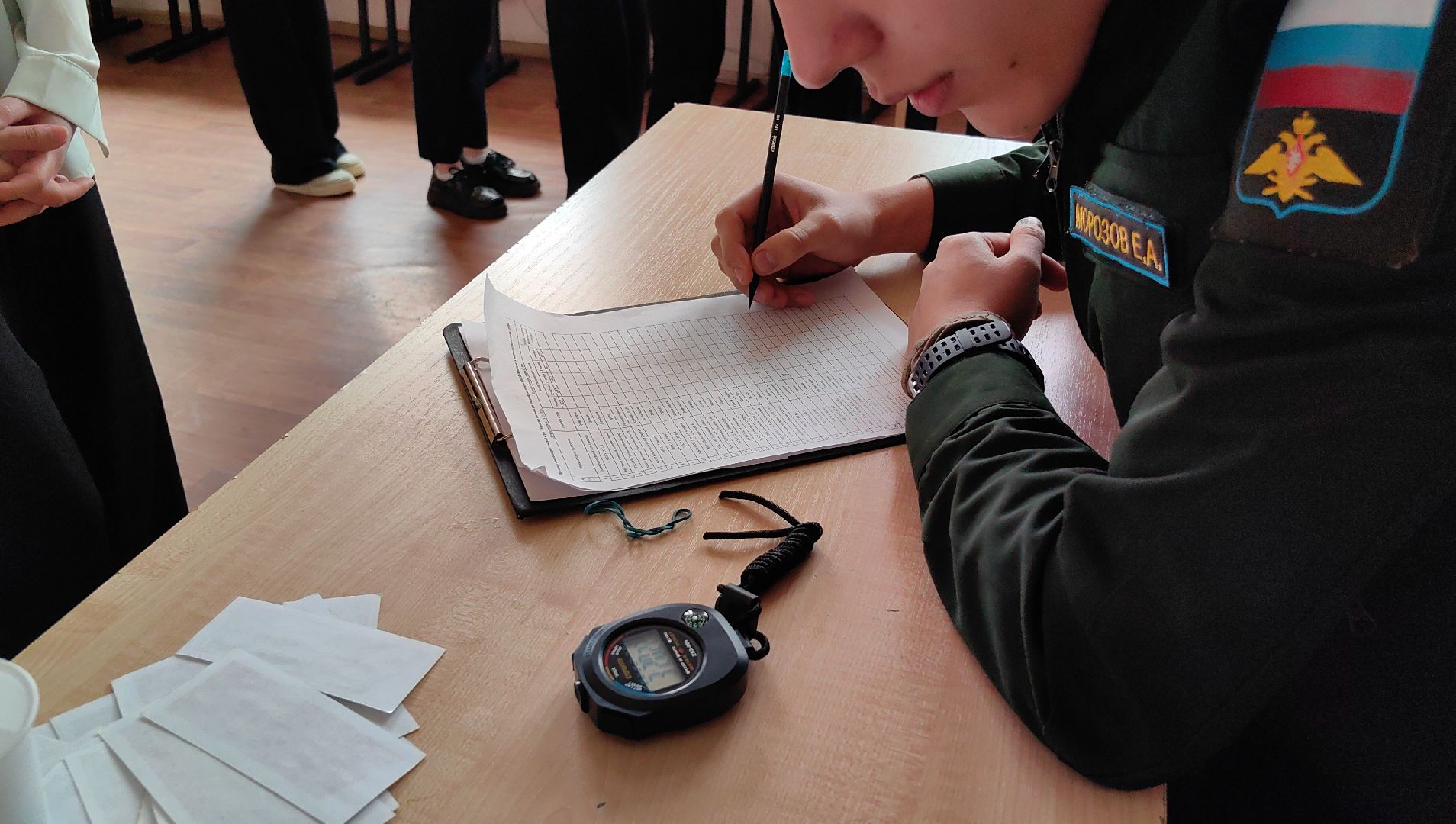 девушки в погонах, Военно-патриотическая автомат Калашников, снаряжение, костюм ОЗК, первая помощь,