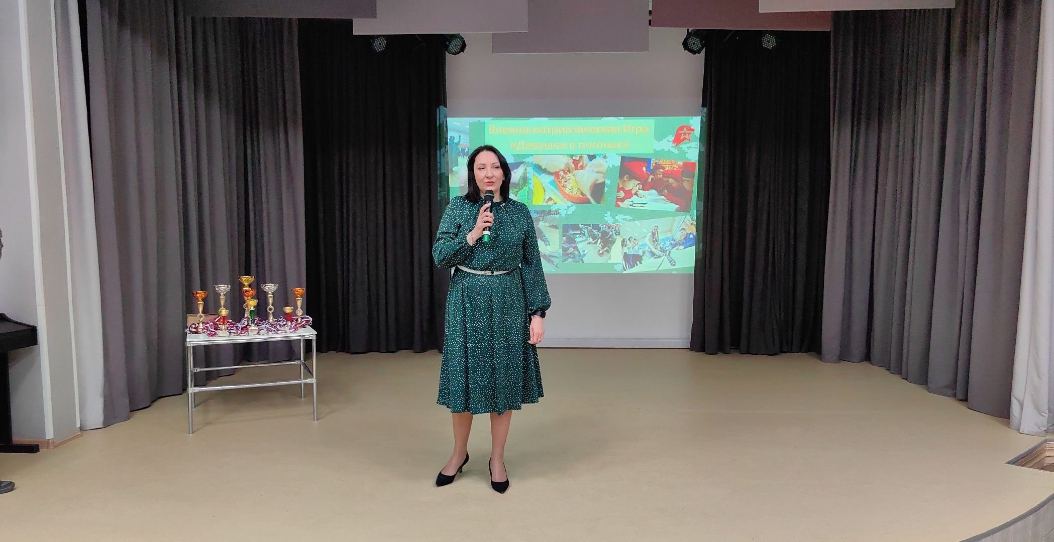 девушки в погонах, Военно-патриотическая автомат Калашников, снаряжение, костюм ОЗК, первая помощь,