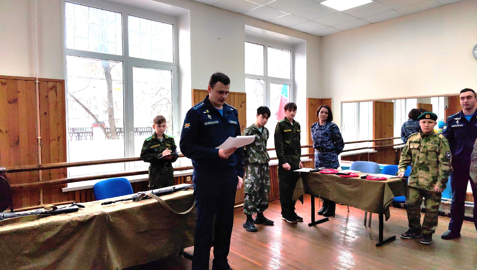 девушки в погонах, Военно-патриотическая автомат Калашников, снаряжение, костюм ОЗК, первая помощь,