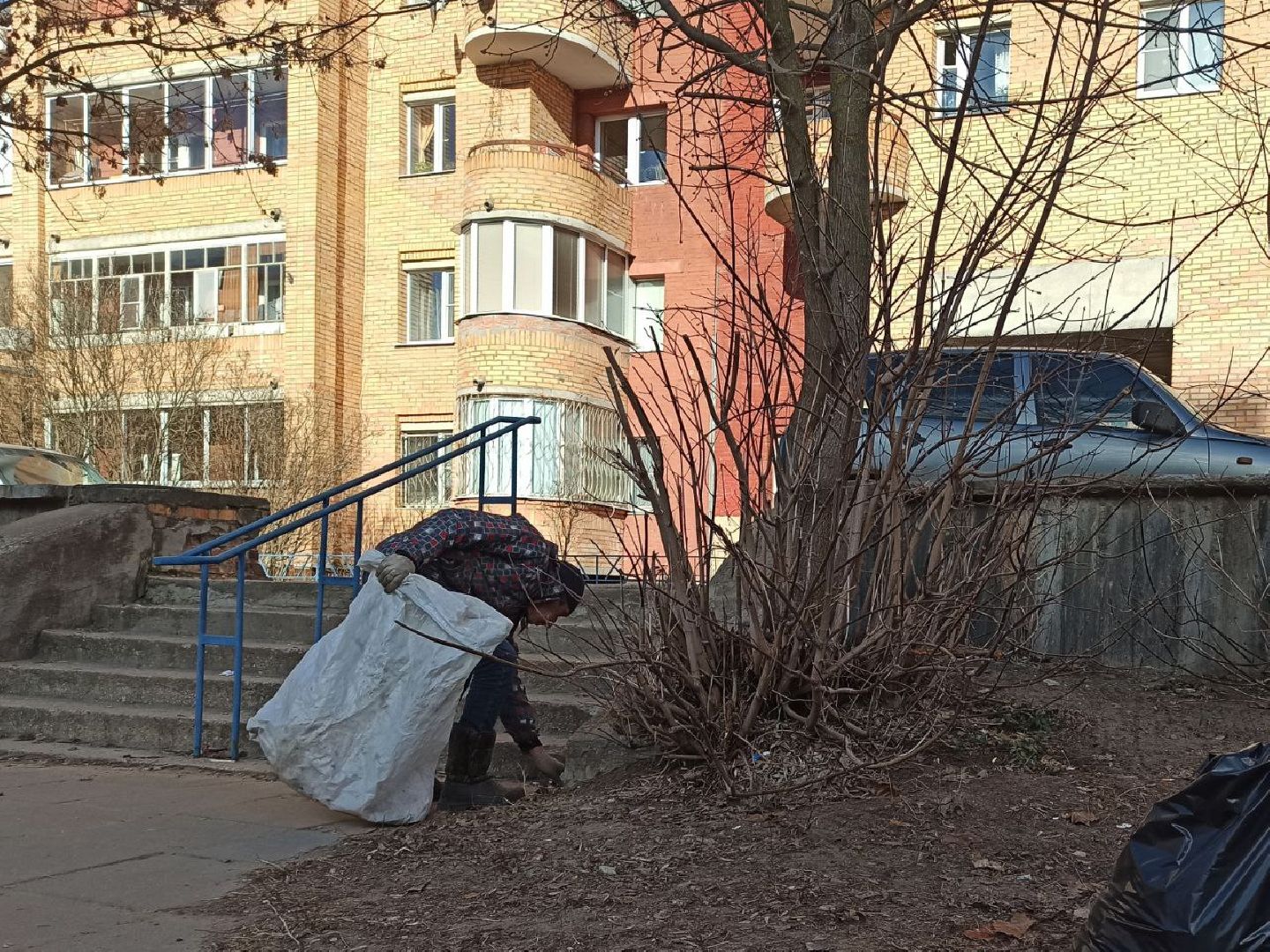 дубна, уборка, уборка дворов, уборка детских площадок, уборка листьев, уборка парка,