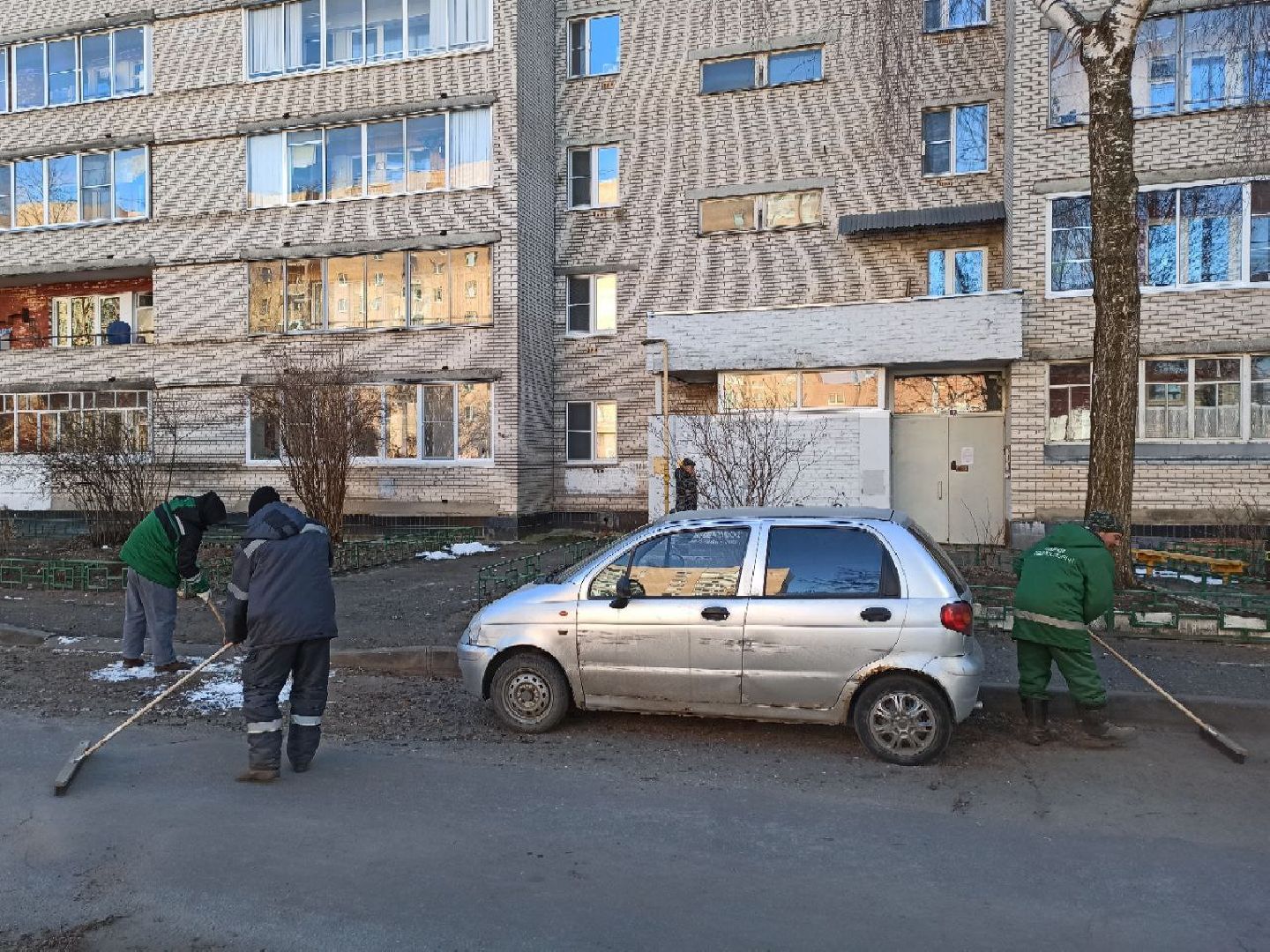 дубна, уборка, уборка дворов, уборка детских площадок, уборка листьев, уборка парка,