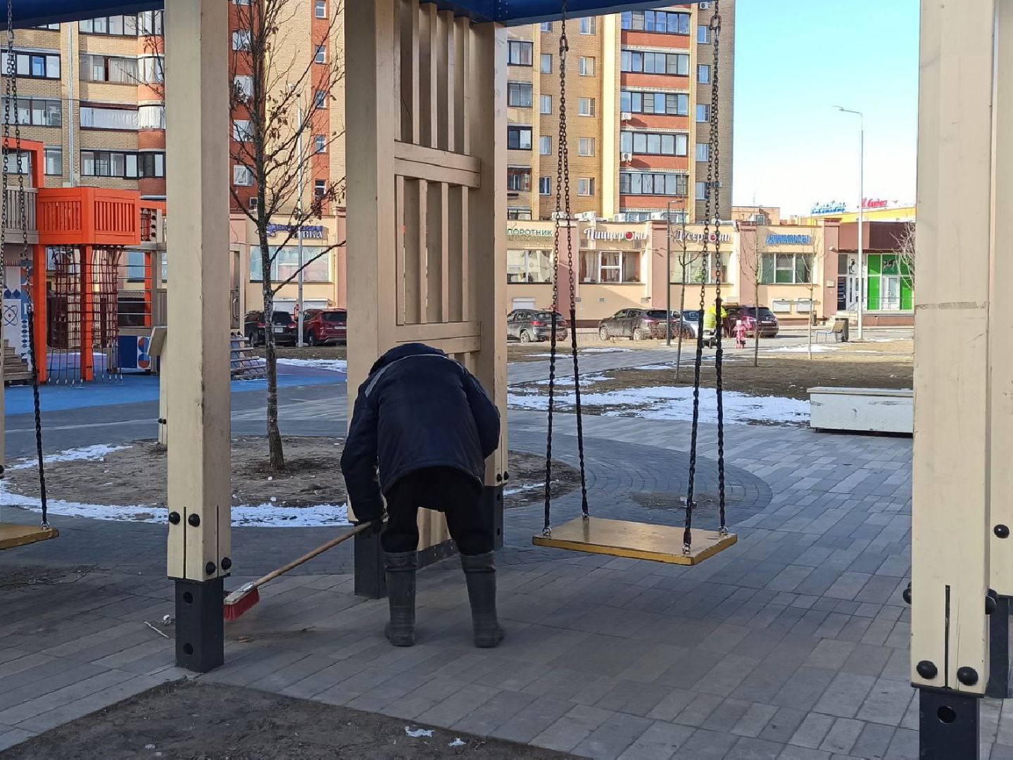 дубна, уборка, уборка дворов, уборка детских площадок, уборка листьев, уборка парка,