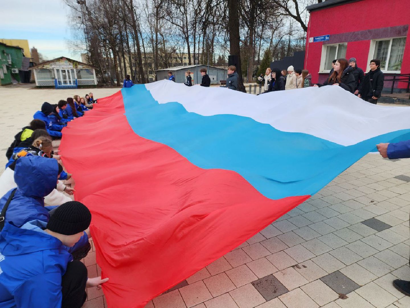 солнечногорск, крым, праздник, жители, флаг россии,