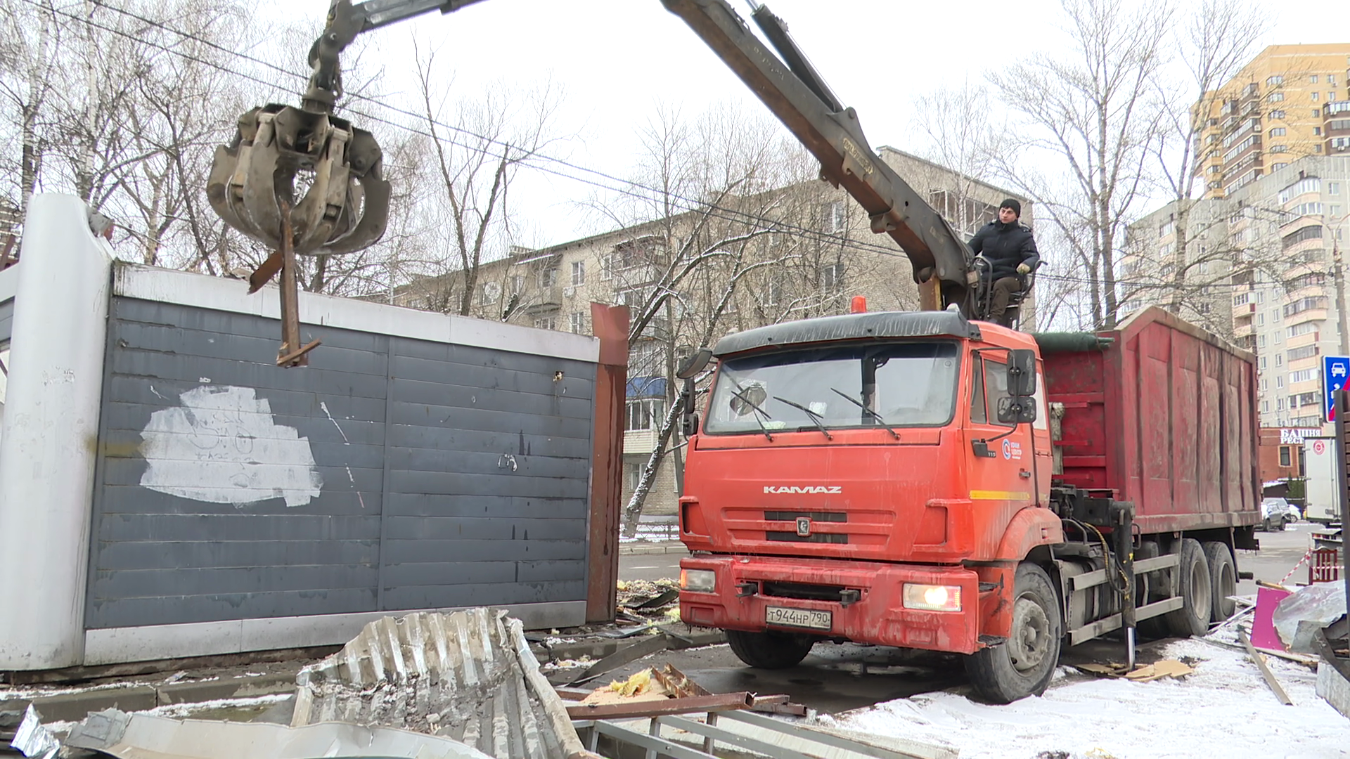 реутов, снос незаконный строений, торговые объекты, снос киоска,