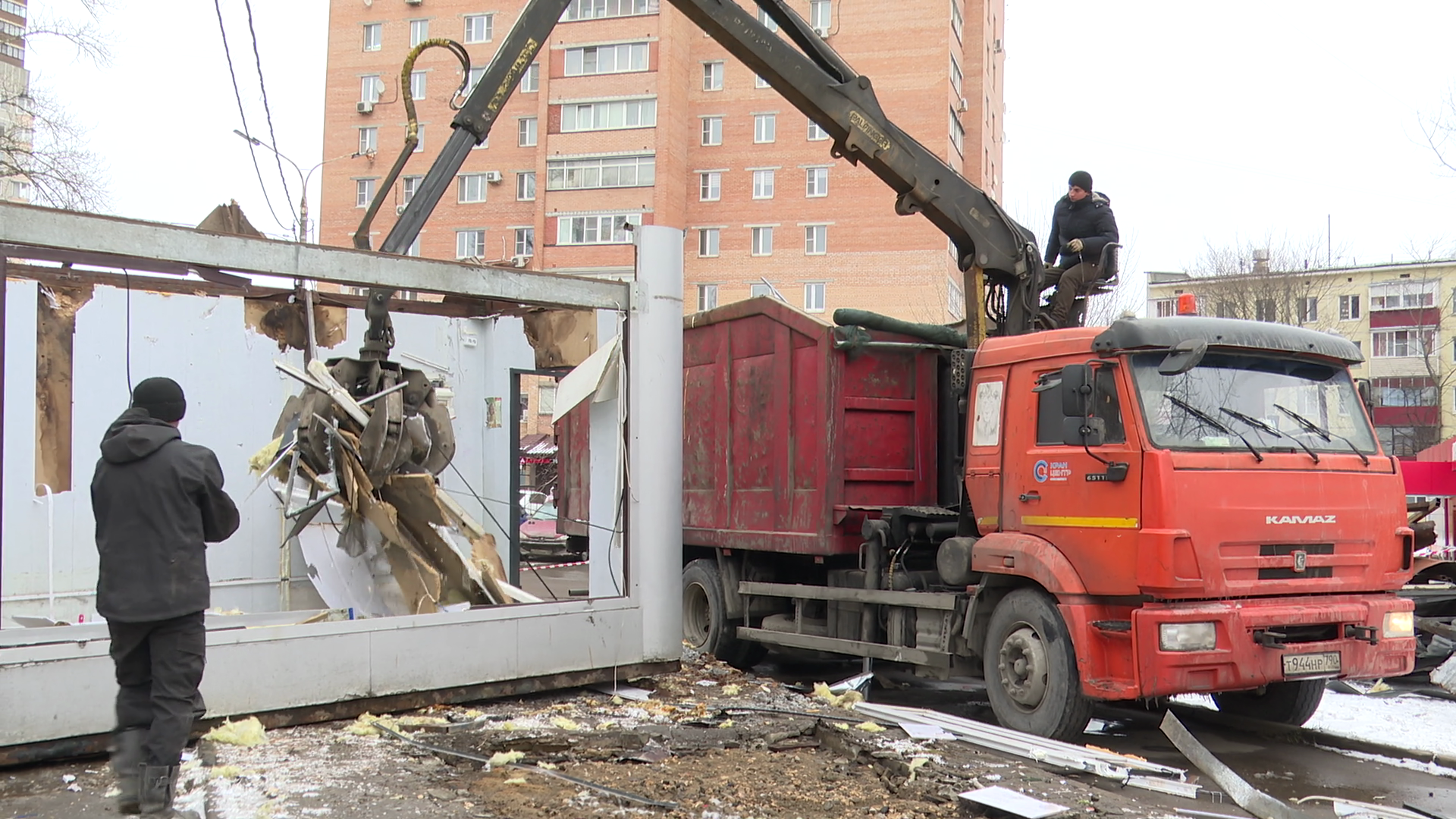 реутов, снос незаконный строений, торговые объекты, снос киоска,