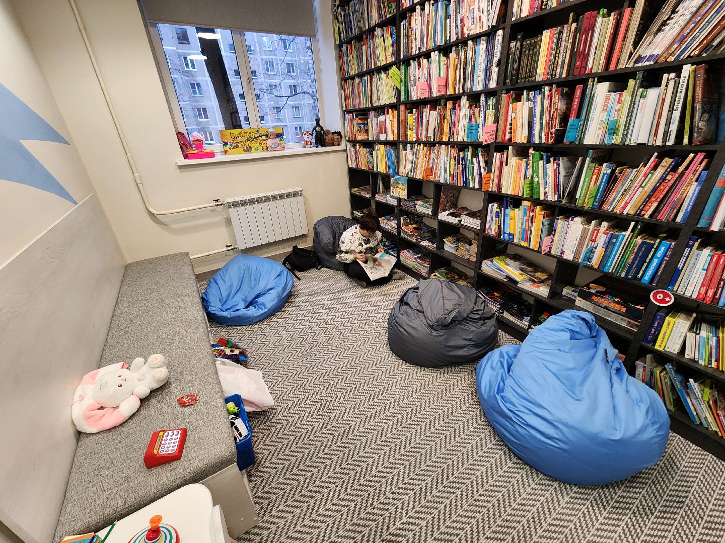 Чехов, улица Лопасненская 10, центральная библиотека, детский зал, красный уголок, мероприятия, мастер-классы, лекции, семинары, творческие вечера, викторины, игры, просмотры фильмов, модельная библиотека,