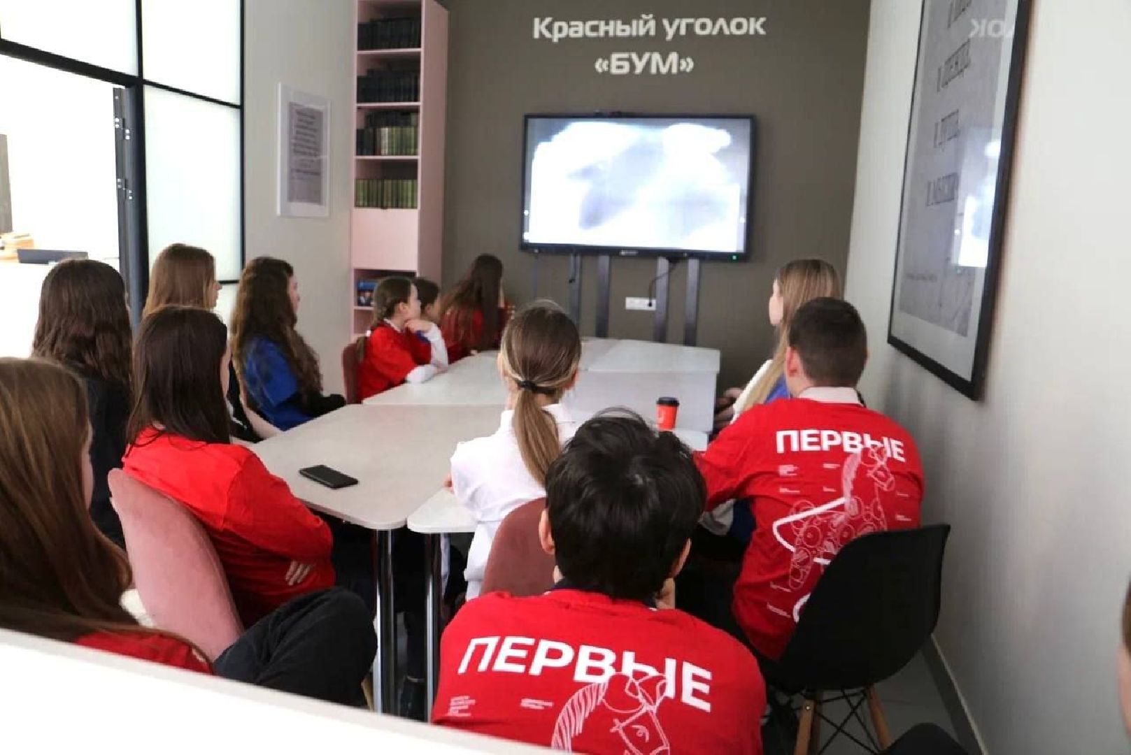 Чехов, улица Лопасненская 10, центральная библиотека, детский зал, красный уголок, мероприятия, мастер-классы, лекции, семинары, творческие вечера, викторины, игры, просмотры фильмов, модельная библиотека,