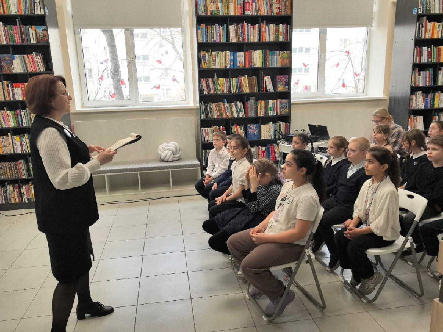 Чехов, улица Лопасненская 10, центральная библиотека, детский зал, красный уголок, мероприятия, мастер-классы, лекции, семинары, творческие вечера, викторины, игры, просмотры фильмов, модельная библиотека,