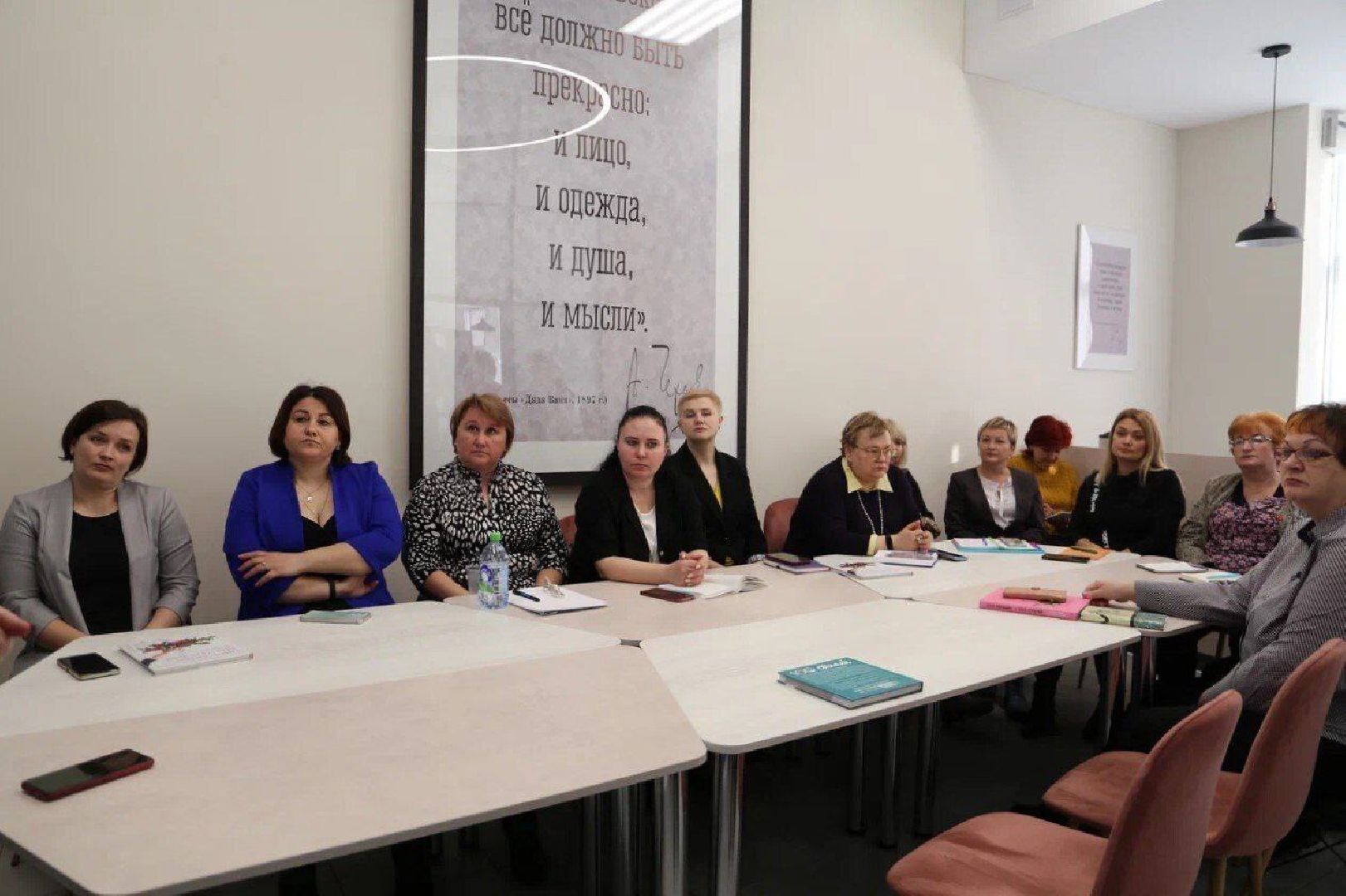 Чехов, улица Лопасненская 10, центральная библиотека, детский зал, красный уголок, мероприятия, мастер-классы, лекции, семинары, творческие вечера, викторины, игры, просмотры фильмов, модельная библиотека,