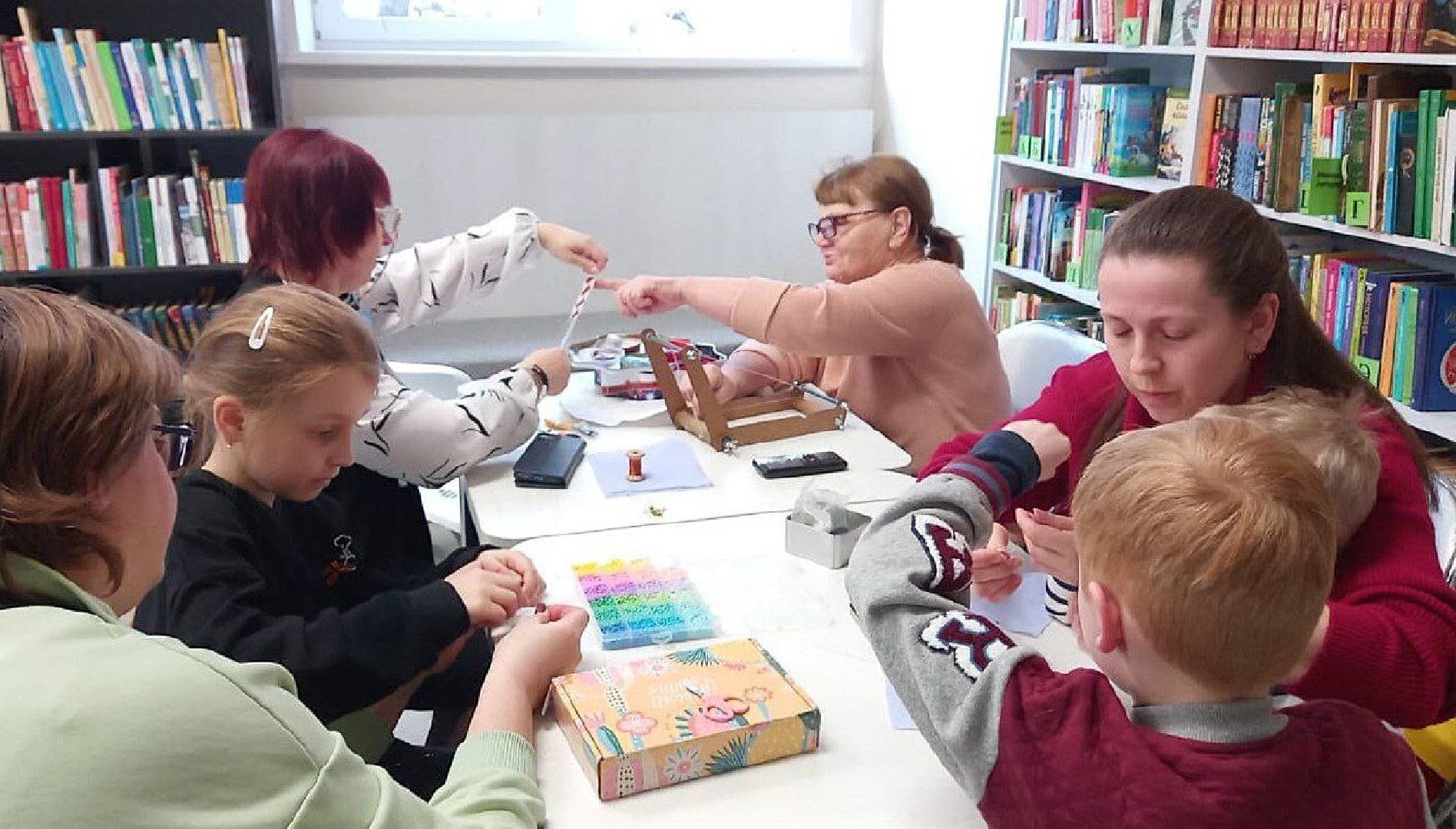 Чехов, улица Лопасненская 10, центральная библиотека, детский зал, красный уголок, мероприятия, мастер-классы, лекции, семинары, творческие вечера, викторины, игры, просмотры фильмов, модельная библиотека,