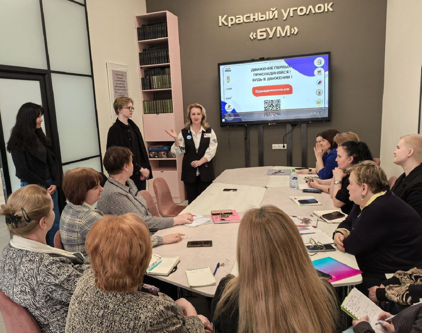 Чехов, улица Лопасненская 10, центральная библиотека, детский зал, красный уголок, мероприятия, мастер-классы, лекции, семинары, творческие вечера, викторины, игры, просмотры фильмов, модельная библиотека,