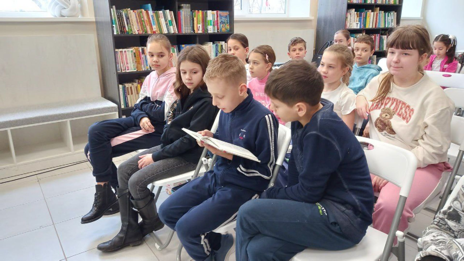 Чехов, улица Лопасненская 10, центральная библиотека, детский зал, красный уголок, мероприятия, мастер-классы, лекции, семинары, творческие вечера, викторины, игры, просмотры фильмов, модельная библиотека,