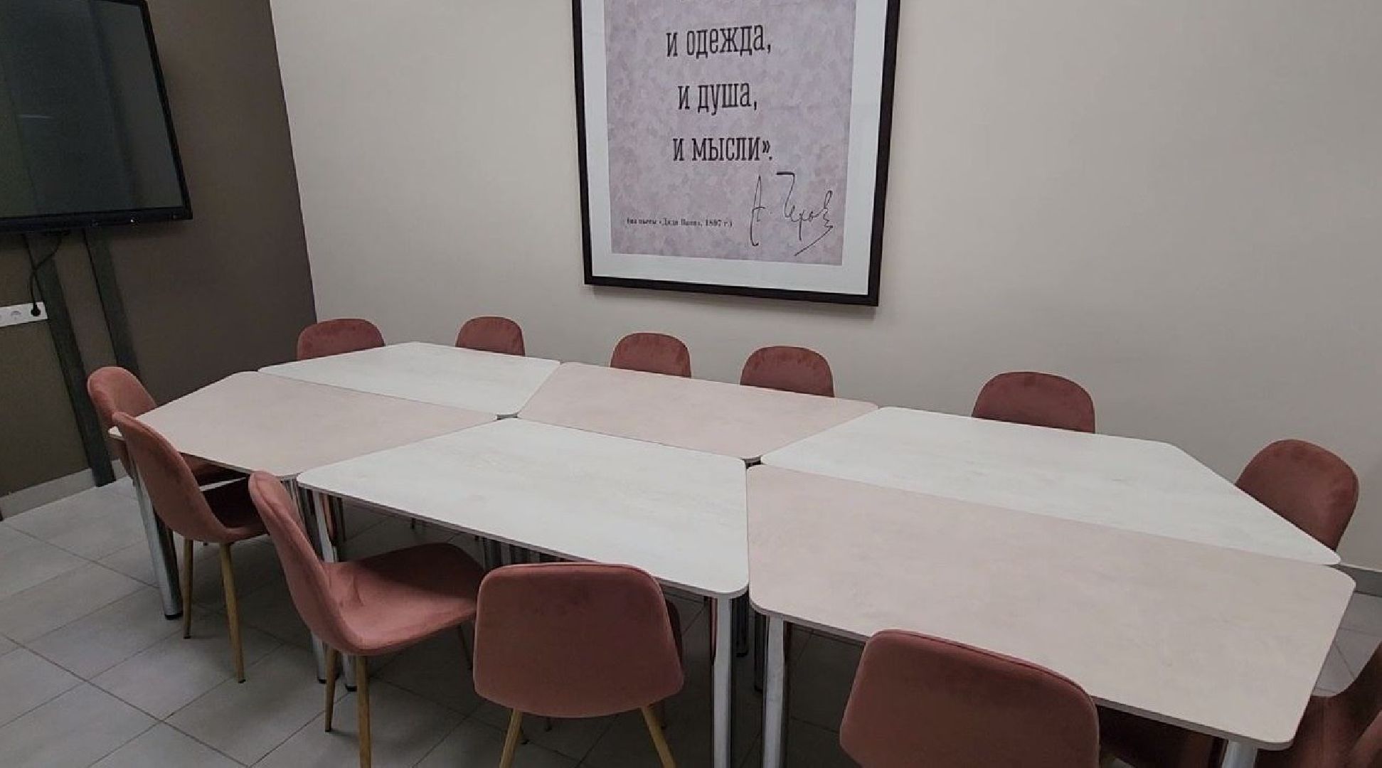 Чехов, улица Лопасненская 10, центральная библиотека, детский зал, красный уголок, мероприятия, мастер-классы, лекции, семинары, творческие вечера, викторины, игры, просмотры фильмов, модельная библиотека,