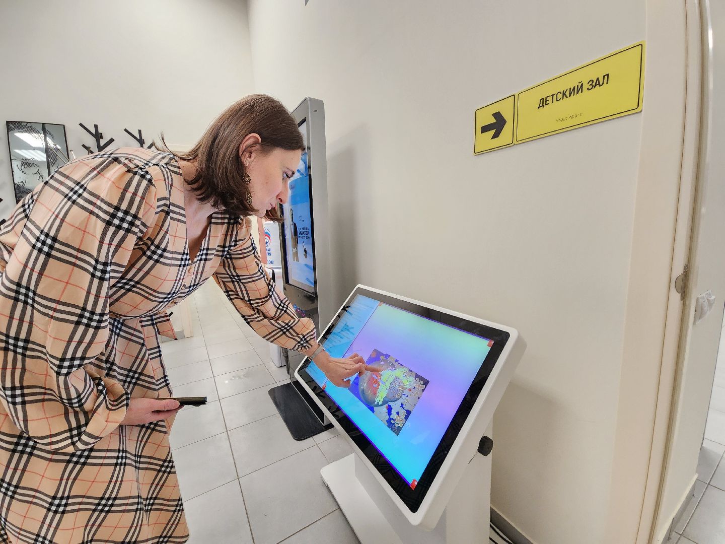 Чехов, улица Лопасненская 10, центральная библиотека, детский зал, красный уголок, мероприятия, мастер-классы, лекции, семинары, творческие вечера, викторины, игры, просмотры фильмов, модельная библиотека,