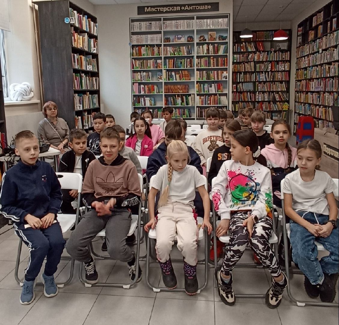 Чехов, улица Лопасненская 10, центральная библиотека, детский зал, красный уголок, мероприятия, мастер-классы, лекции, семинары, творческие вечера, викторины, игры, просмотры фильмов, модельная библиотека,