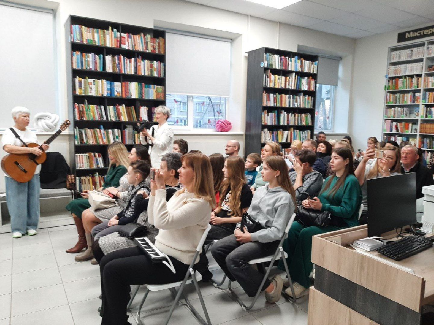 Чехов, улица Лопасненская 10, центральная библиотека, детский зал, красный уголок, мероприятия, мастер-классы, лекции, семинары, творческие вечера, викторины, игры, просмотры фильмов, модельная библиотека,