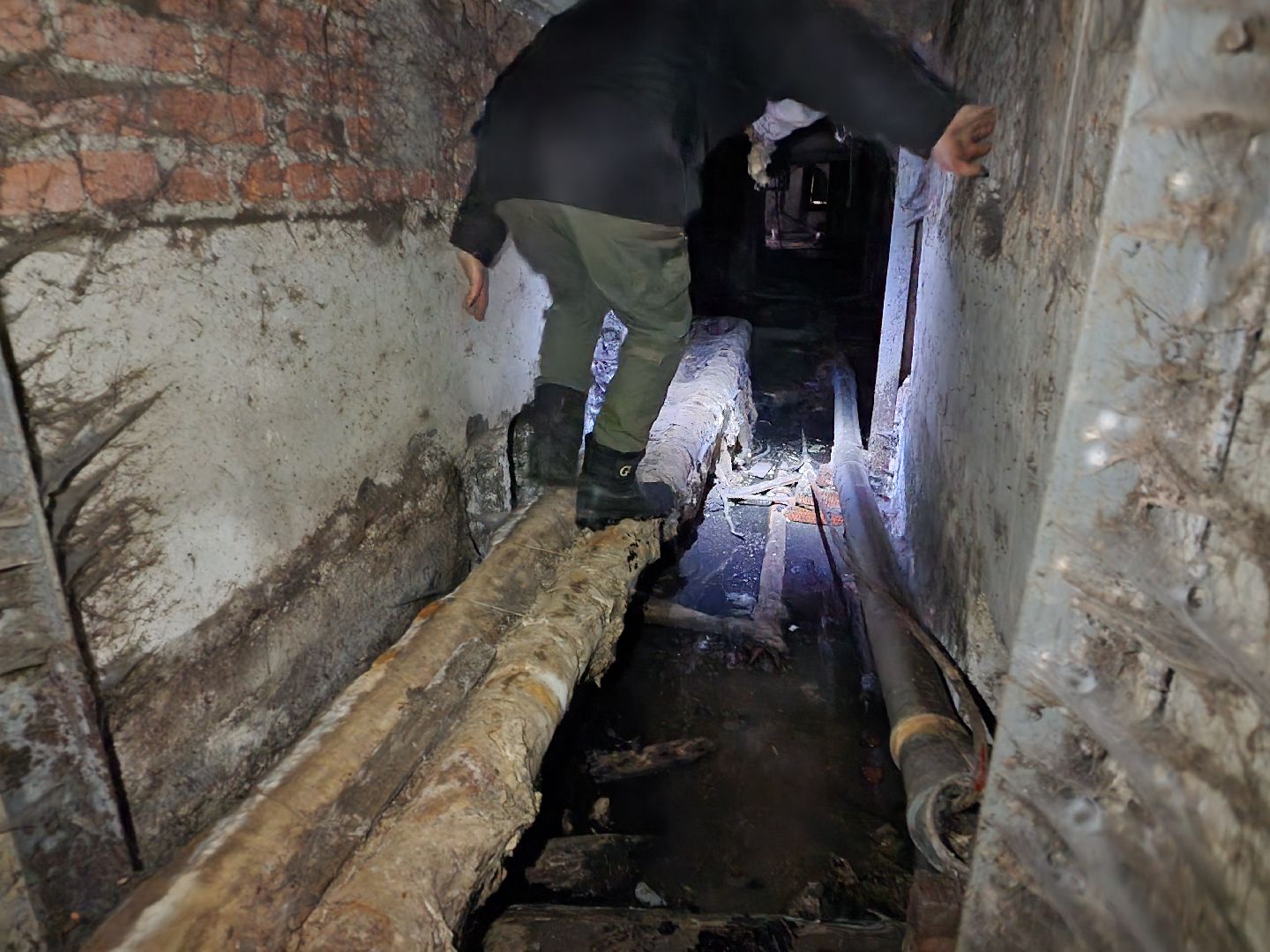 Чехов, улица Весенняя 20, жилой дом, подвал, подтопления, засор канализации, протечка трубы ГВС, устранение проблемы, управляющая компания, мбу чеховское благоустройство, просушка подвала, дезинфекция, вертикалки,