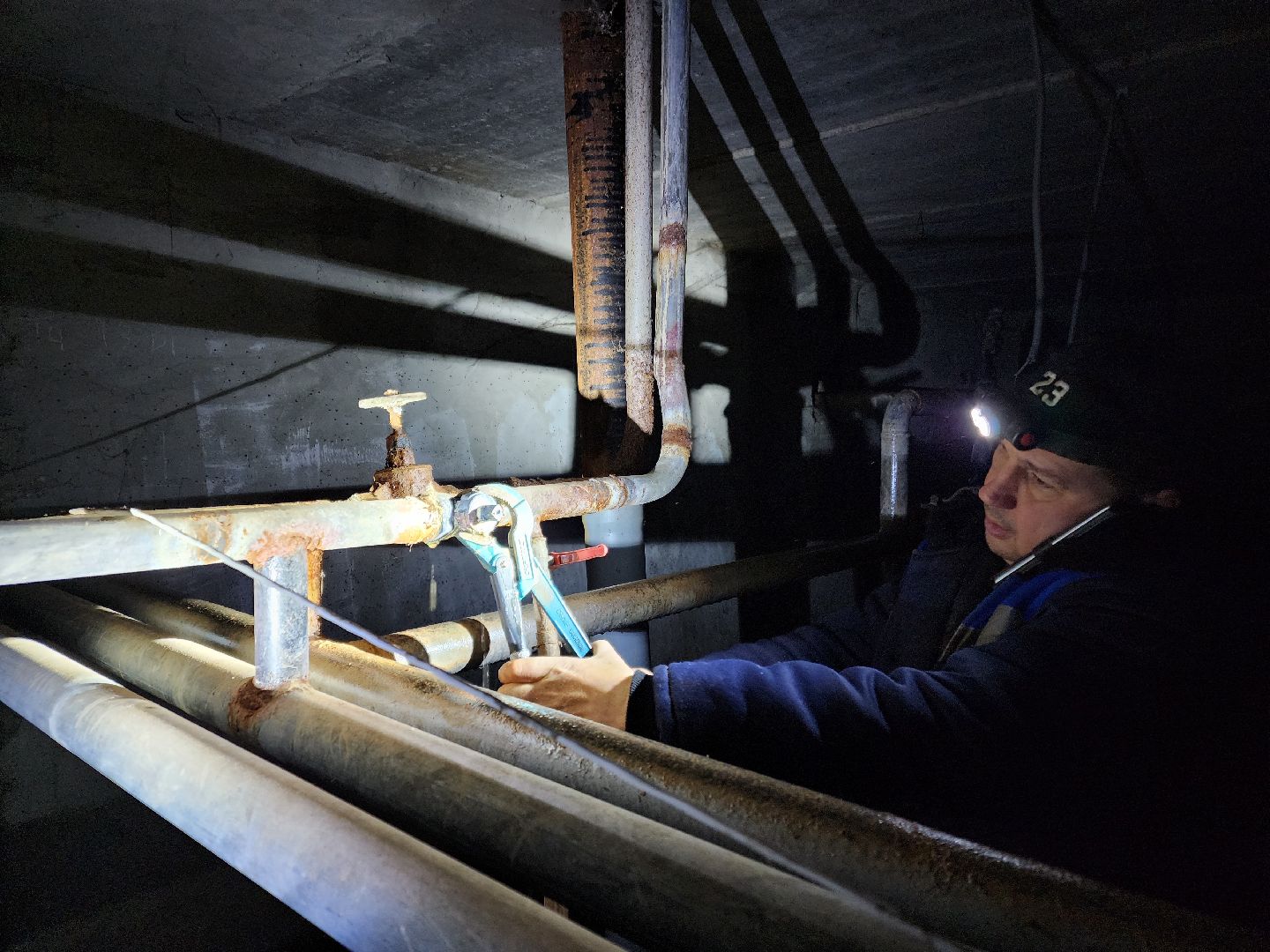 Чехов, улица Весенняя 20, жилой дом, подвал, подтопления, засор канализации, протечка трубы ГВС, устранение проблемы, управляющая компания, мбу чеховское благоустройство, просушка подвала, дезинфекция, вертикалки,