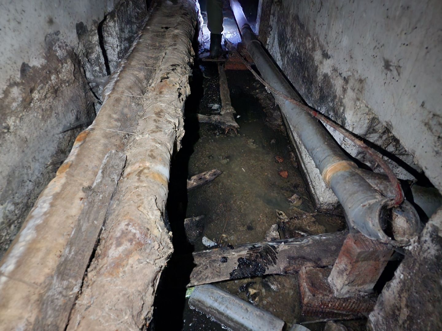 Чехов, улица Весенняя 20, жилой дом, подвал, подтопления, засор канализации, протечка трубы ГВС, устранение проблемы, управляющая компания, мбу чеховское благоустройство, просушка подвала, дезинфекция, вертикалки,