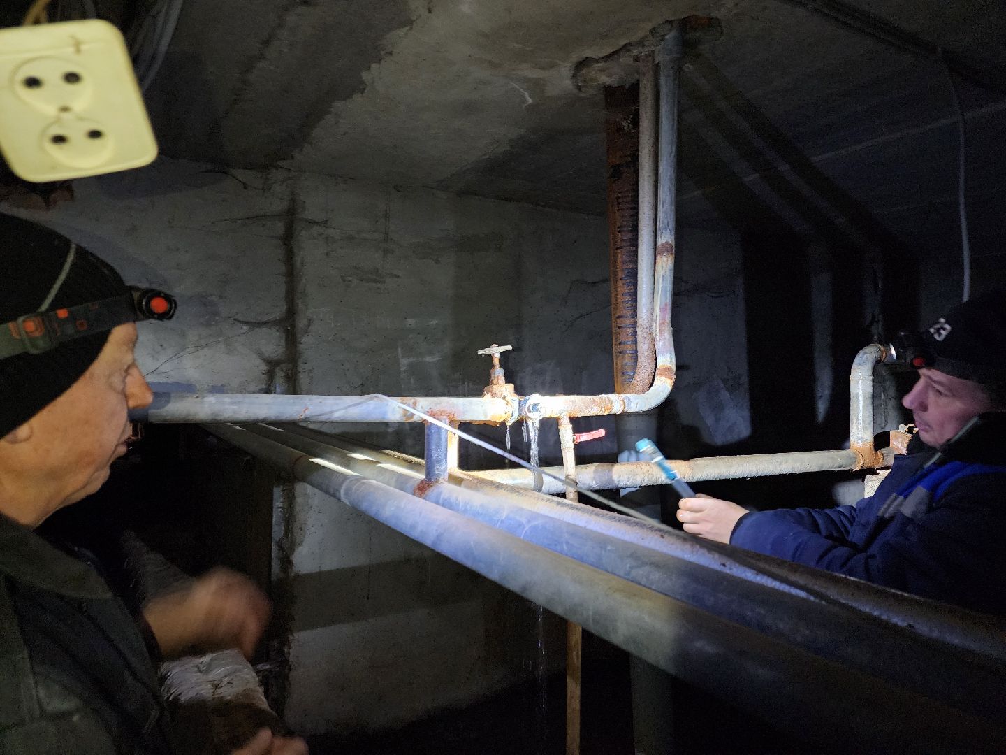 Чехов, улица Весенняя 20, жилой дом, подвал, подтопления, засор канализации, протечка трубы ГВС, устранение проблемы, управляющая компания, мбу чеховское благоустройство, просушка подвала, дезинфекция, вертикалки,