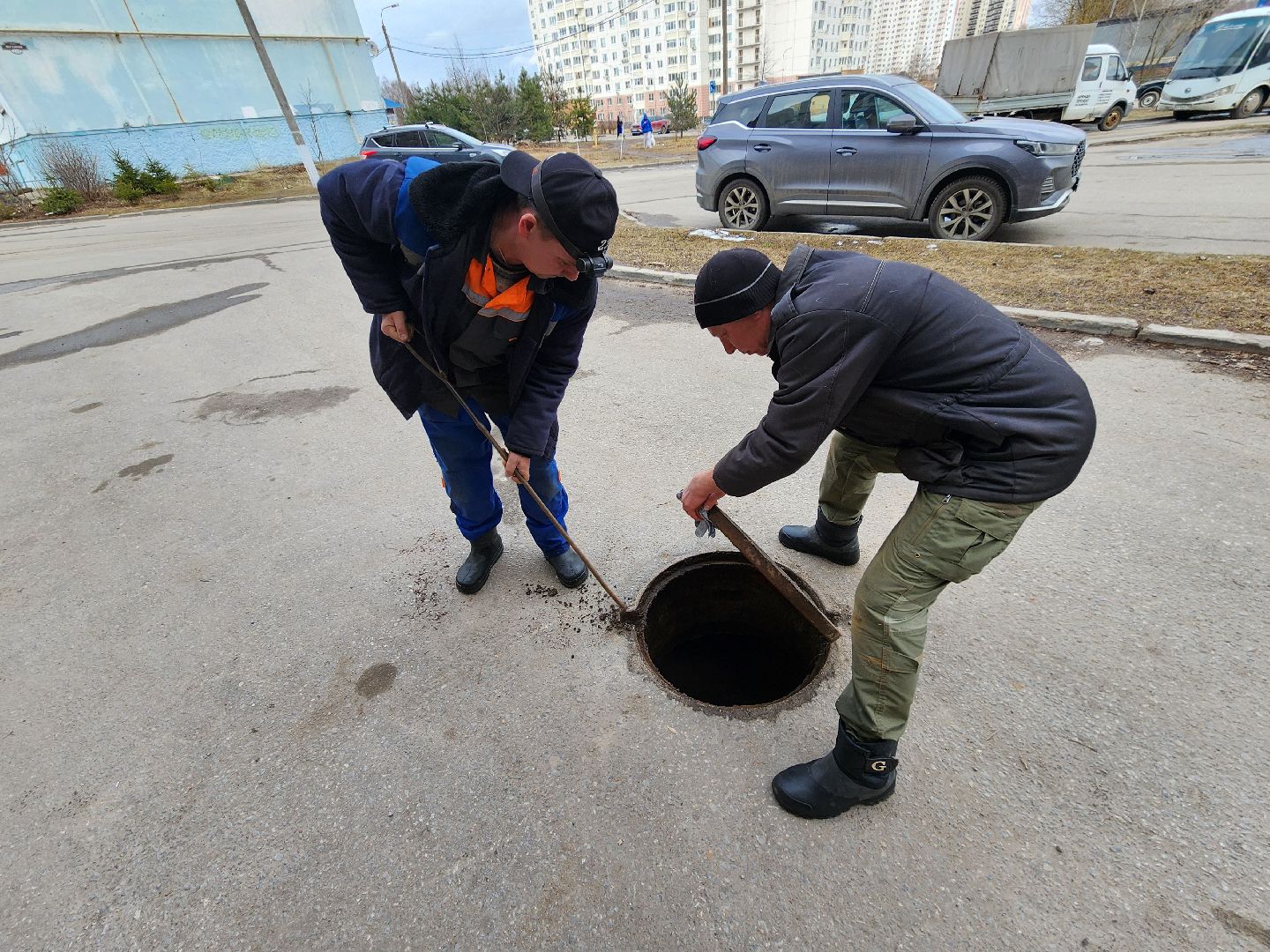 Чехов, улица Весенняя 20, жилой дом, подвал, подтопления, засор канализации, протечка трубы ГВС, устранение проблемы, управляющая компания, мбу чеховское благоустройство, просушка подвала, дезинфекция, вертикалки,