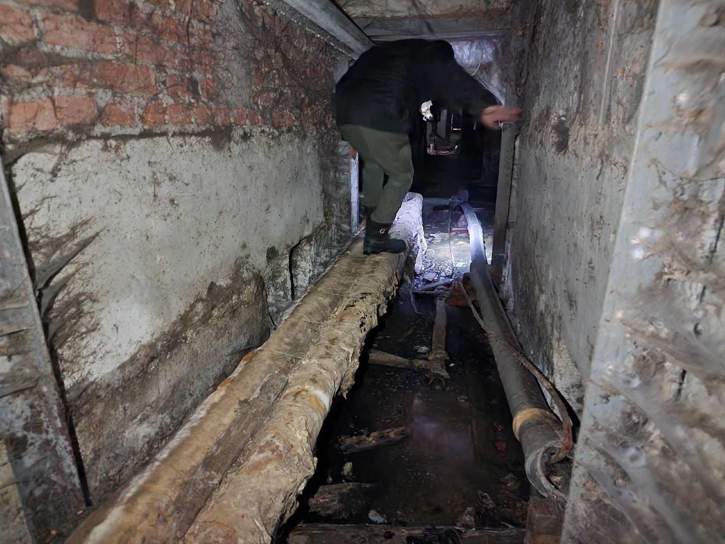 Чехов, улица Весенняя 20, жилой дом, подвал, подтопления, засор канализации, протечка трубы ГВС, устранение проблемы, управляющая компания, мбу чеховское благоустройство, просушка подвала, дезинфекция, вертикалки,