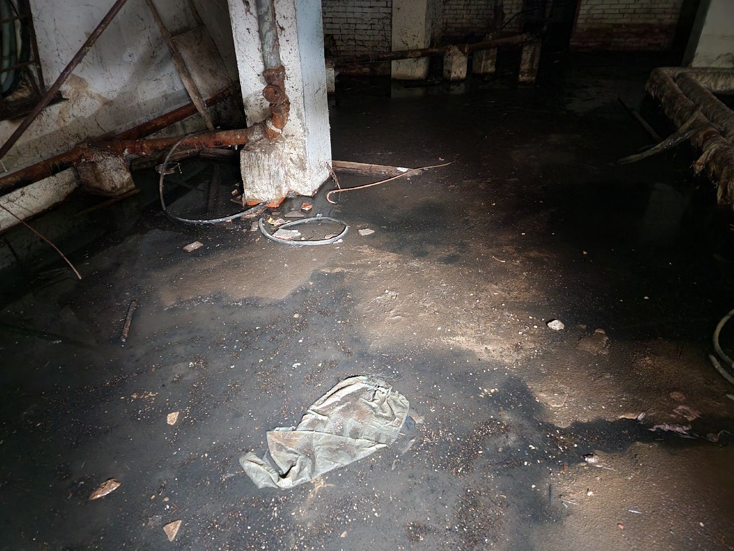 Чехов, Вишневый бульвар 4а, жилой дом, подтопление подвала, протечка, грунтовые воды, засор канализации, запахи канализации, комары, сырость, устранение проблемы, откачка воды, просушка, дезинфекция,