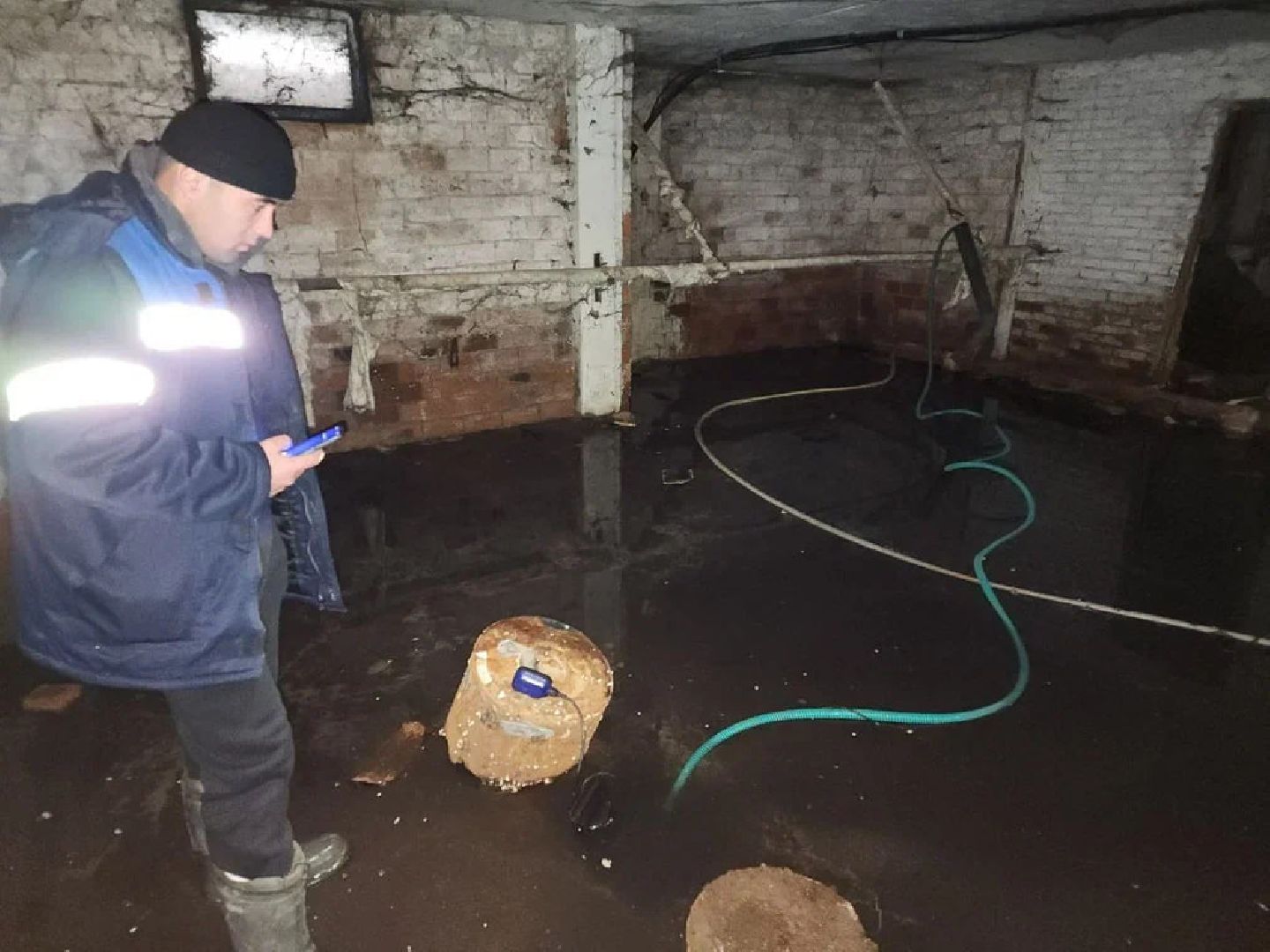 Чехов, Вишневый бульвар 4а, жилой дом, подтопление подвала, протечка, грунтовые воды, засор канализации, запахи канализации, комары, сырость, устранение проблемы, откачка воды, просушка, дезинфекция,