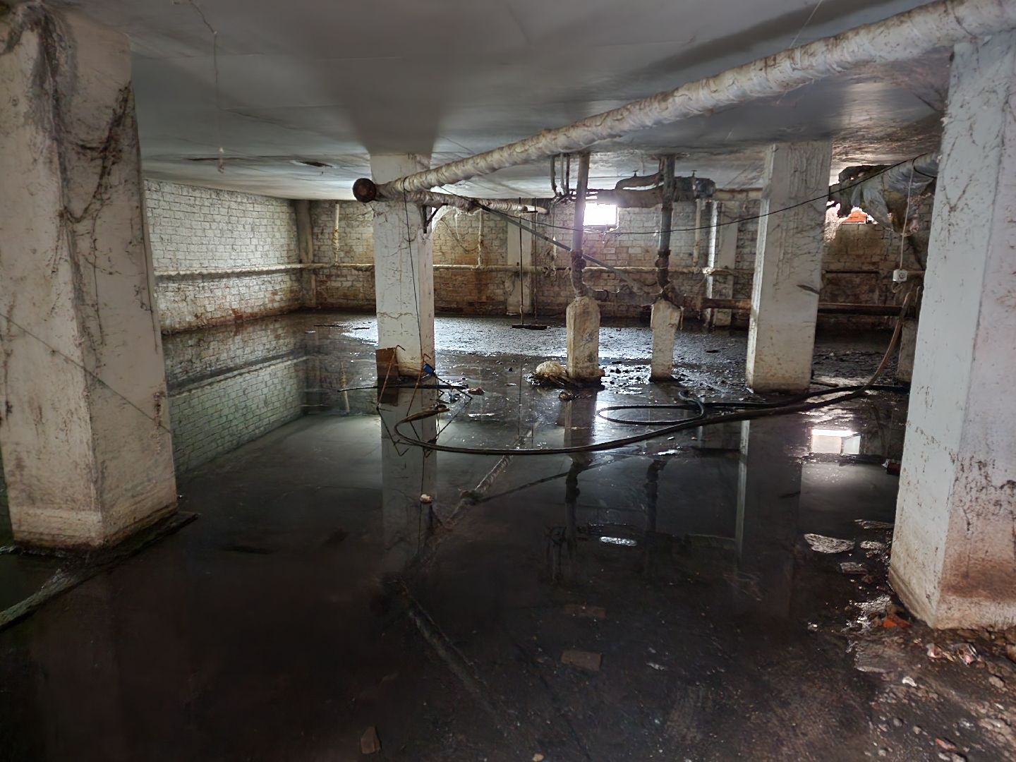 Чехов, Вишневый бульвар 4а, жилой дом, подтопление подвала, протечка, грунтовые воды, засор канализации, запахи канализации, комары, сырость, устранение проблемы, откачка воды, просушка, дезинфекция,