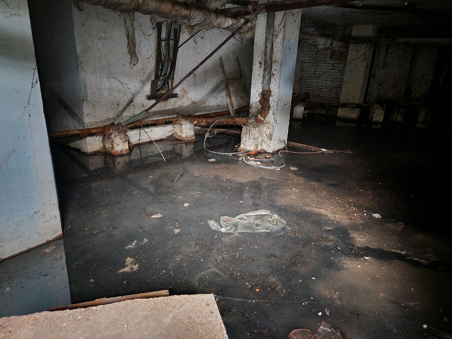 Чехов, Вишневый бульвар 4а, жилой дом, подтопление подвала, протечка, грунтовые воды, засор канализации, запахи канализации, комары, сырость, устранение проблемы, откачка воды, просушка, дезинфекция,