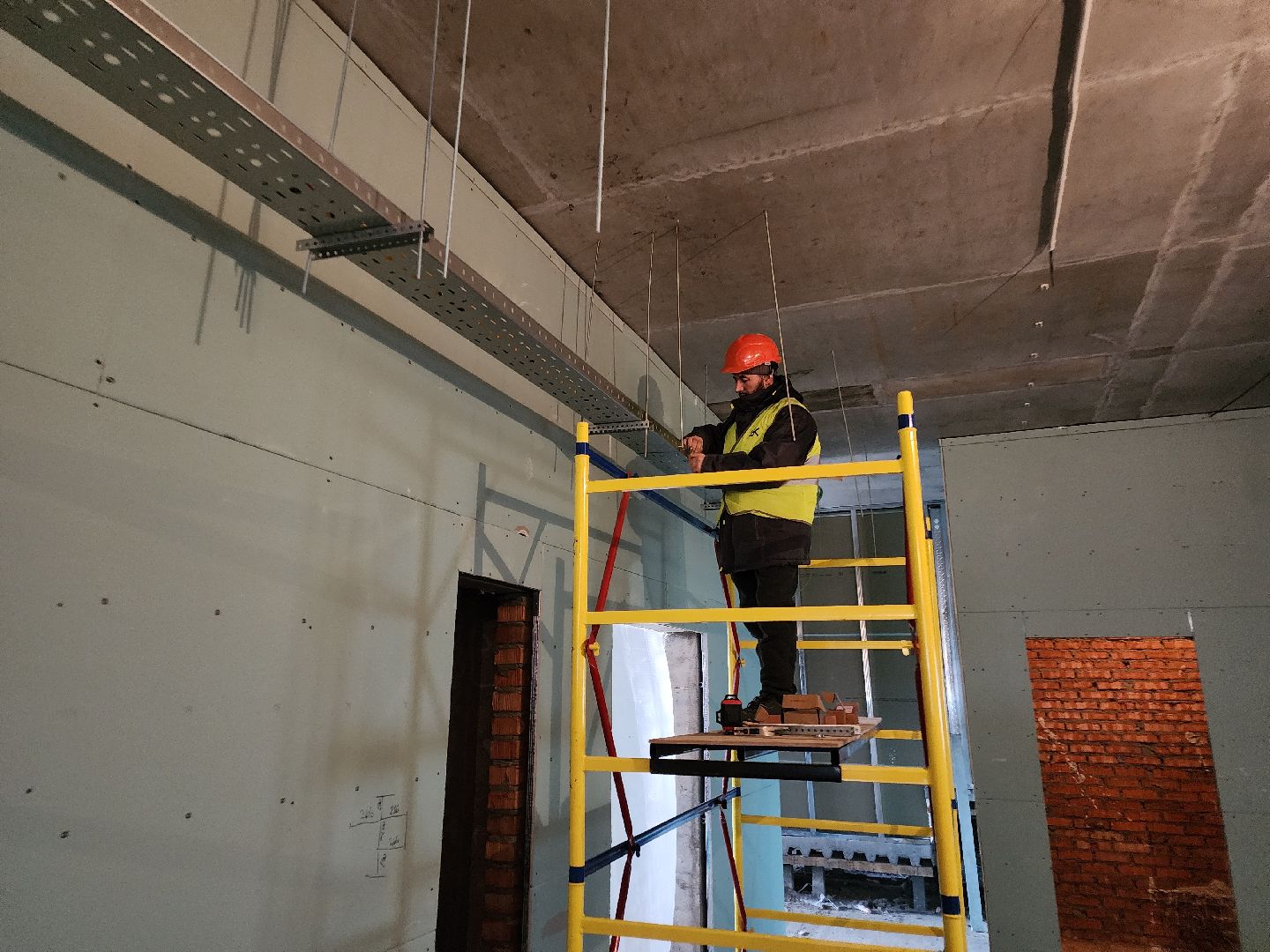 Чехов, улица лопасненская, школа 3, пристройка на 200 мест, строительство, комиссия, проверка, инспекция, сроки и качество работ, объем работ, глава округа михаил собакин,