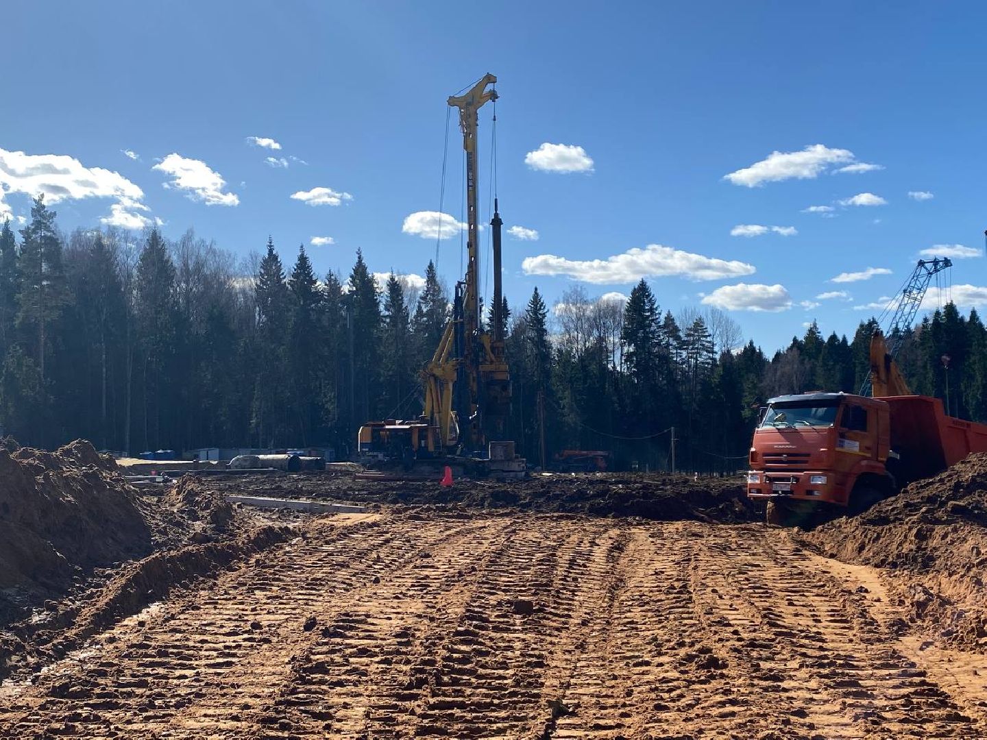 строительство в Красногрске, дублел пятницкого шоссе, строительство дороги,