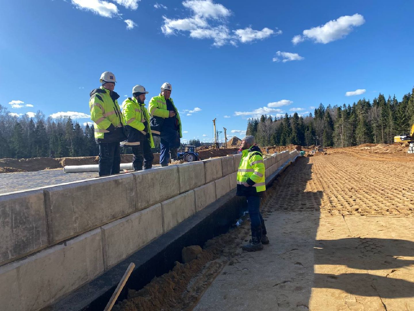 строительство в Красногрске, дублел пятницкого шоссе, строительство дороги,