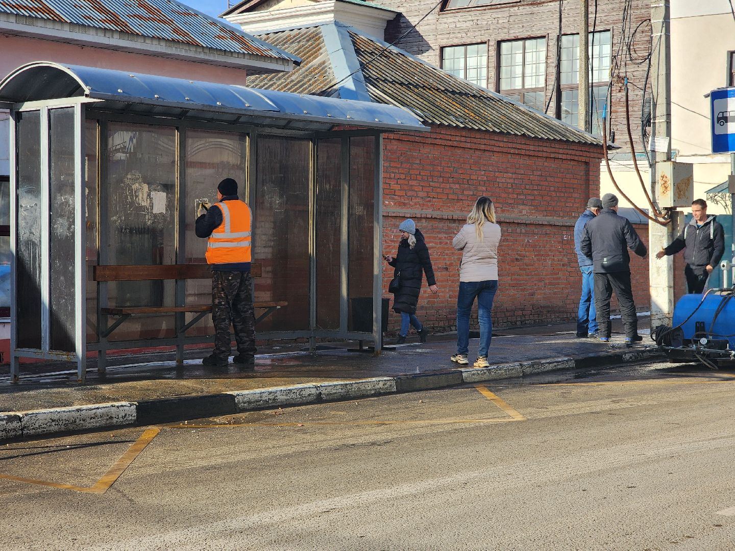 Зарайск, весенне-летняя уборка, мойка остановок,