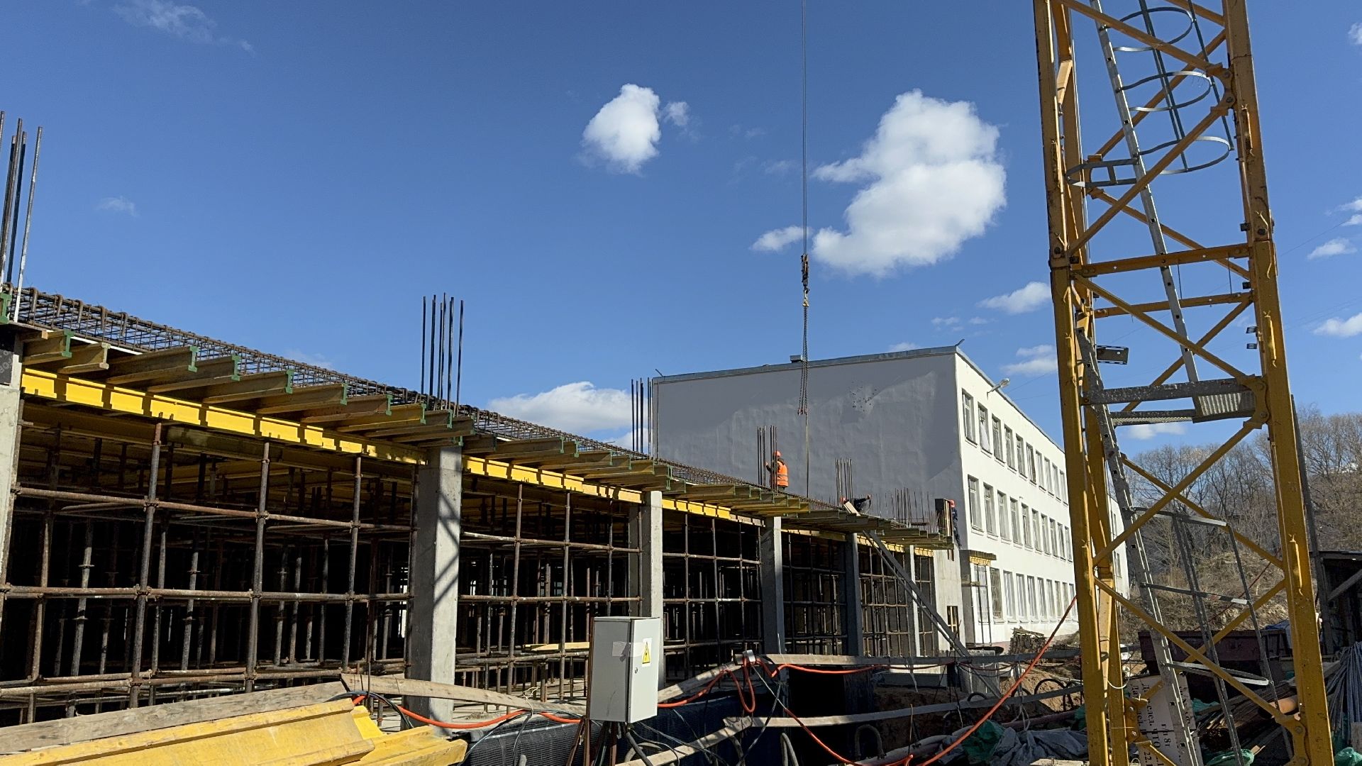 солнечногорск, пристройка к школе, гимназия, рабочие, ученики,