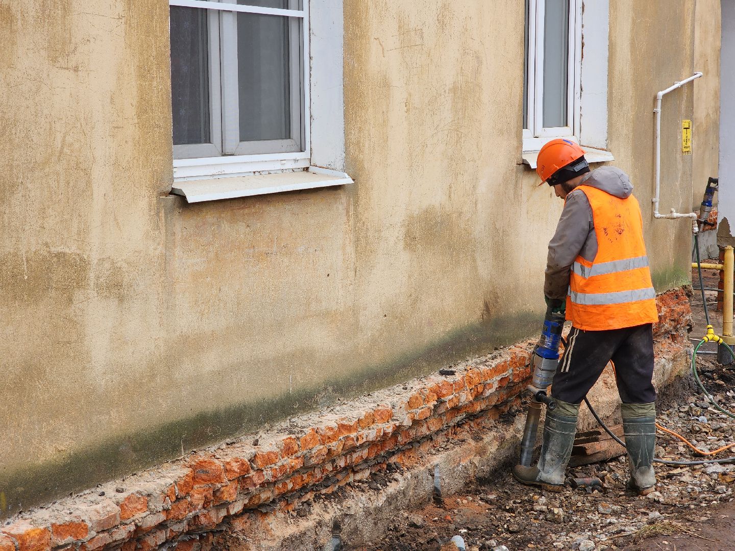 Чехов, улица Ильича 33, жилой дом, капитальный ремонт фундамента, отмостка, цоколь, бурение, заполнение пустот, укрепление и усиление фундамента, фонд капитального ремонта московской области,