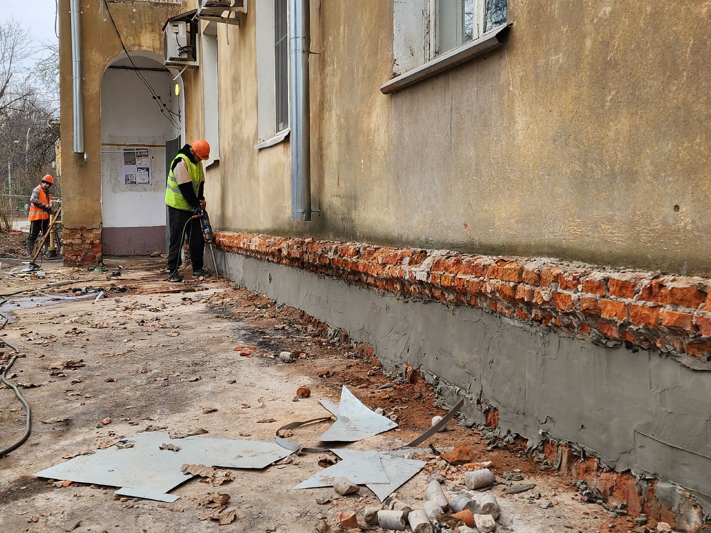 Чехов, улица Ильича 33, жилой дом, капитальный ремонт фундамента, отмостка, цоколь, бурение, заполнение пустот, укрепление и усиление фундамента, фонд капитального ремонта московской области,