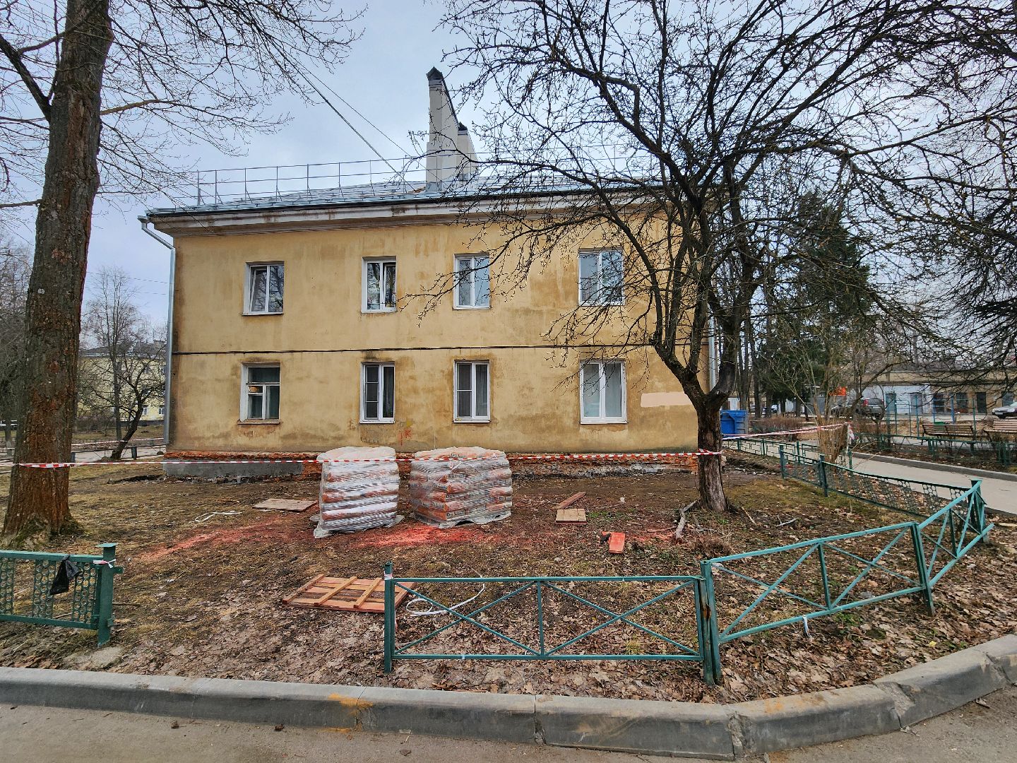 Чехов, улица Ильича 33, жилой дом, капитальный ремонт фундамента, отмостка, цоколь, бурение, заполнение пустот, укрепление и усиление фундамента, фонд капитального ремонта московской области,