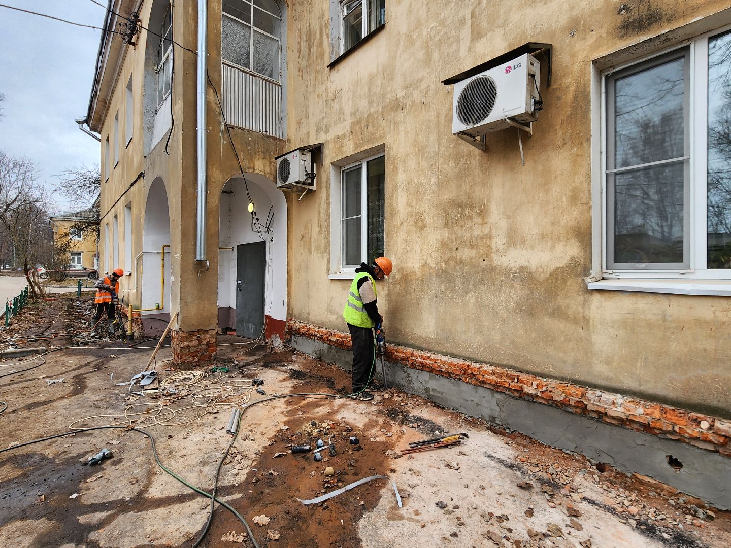 Чехов, улица Ильича 33, жилой дом, капитальный ремонт фундамента, отмостка, цоколь, бурение, заполнение пустот, укрепление и усиление фундамента, фонд капитального ремонта московской области,