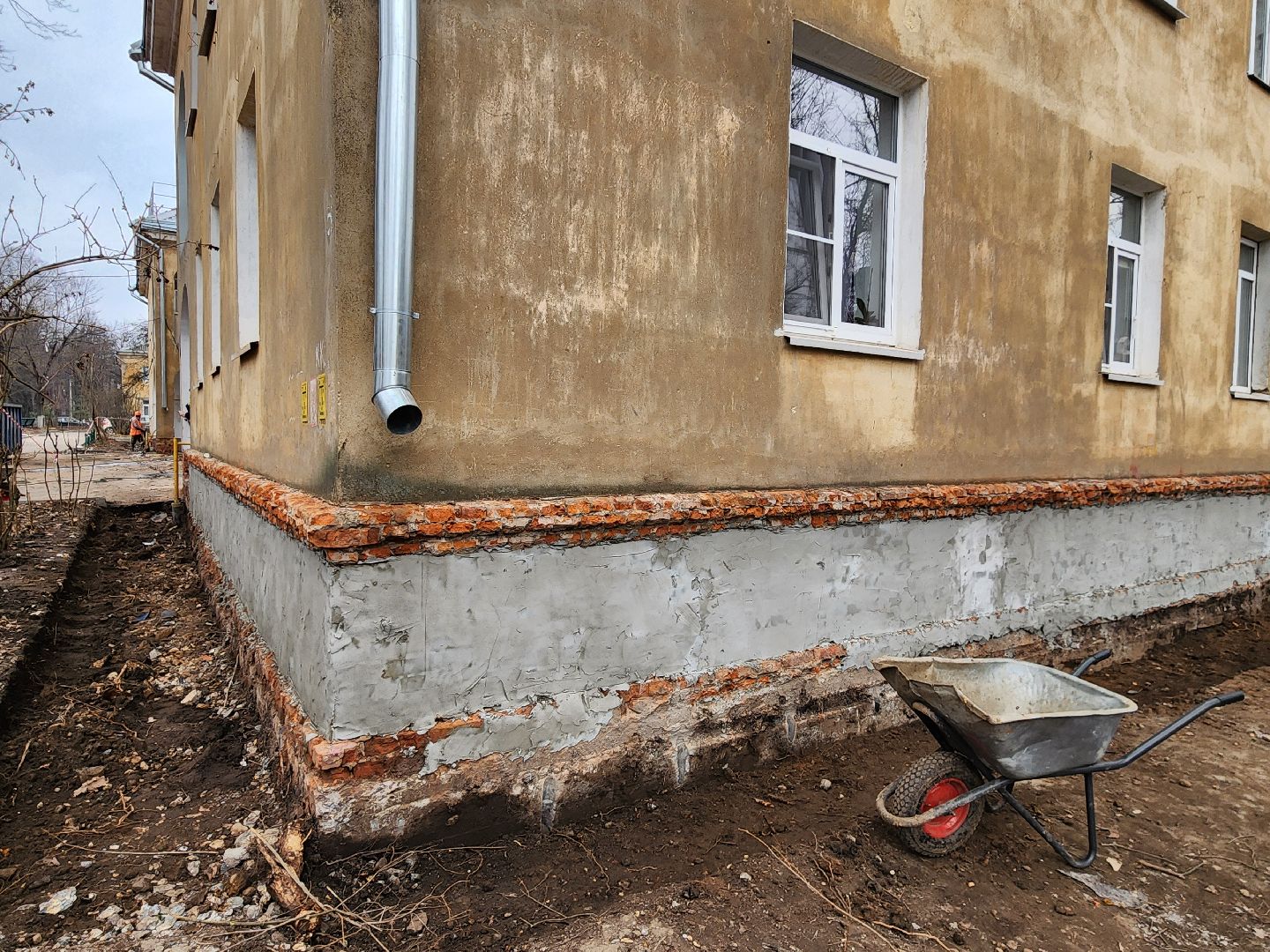 Чехов, улица Ильича 33, жилой дом, капитальный ремонт фундамента, отмостка, цоколь, бурение, заполнение пустот, укрепление и усиление фундамента, фонд капитального ремонта московской области,