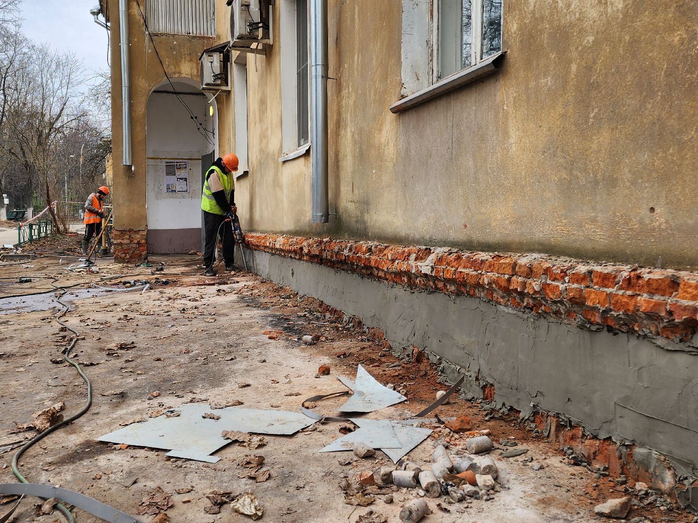 Чехов, улица Ильича 33, жилой дом, капитальный ремонт фундамента, отмостка, цоколь, бурение, заполнение пустот, укрепление и усиление фундамента, фонд капитального ремонта московской области,