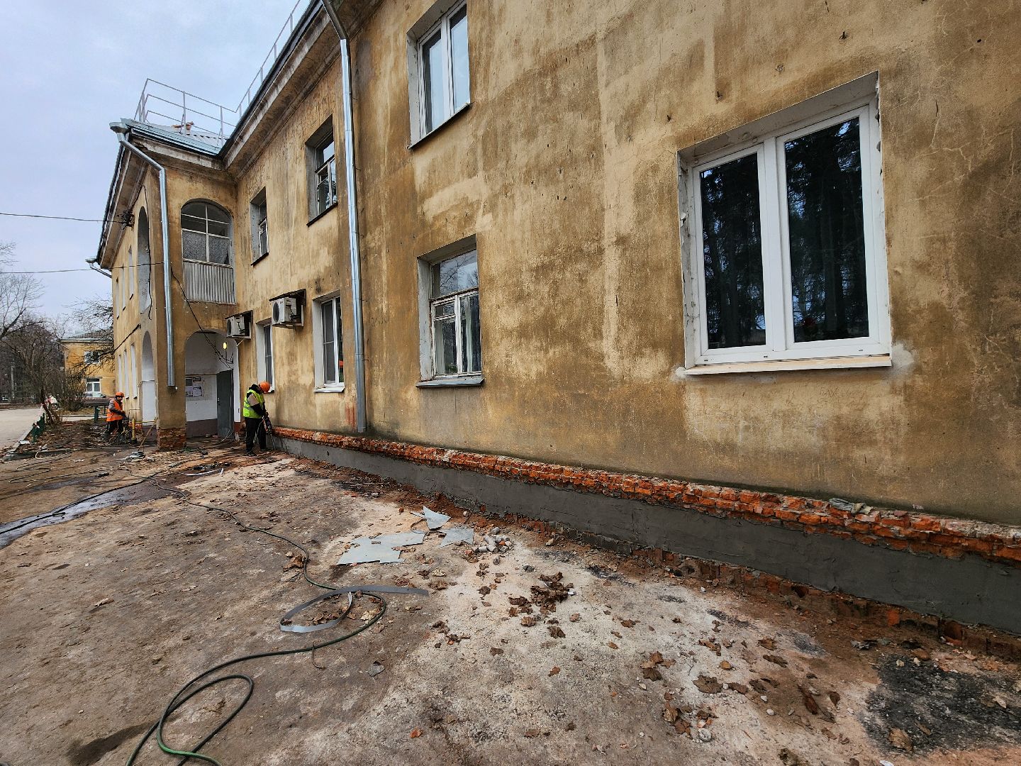 Чехов, улица Ильича 33, жилой дом, капитальный ремонт фундамента, отмостка, цоколь, бурение, заполнение пустот, укрепление и усиление фундамента, фонд капитального ремонта московской области,