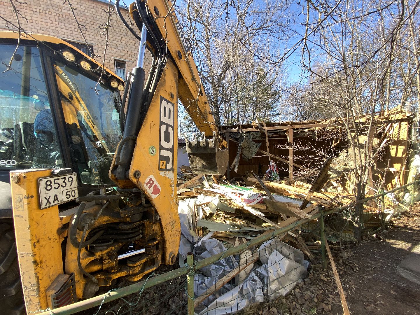 снос здания, снос незаконный строений, незаконное строение,