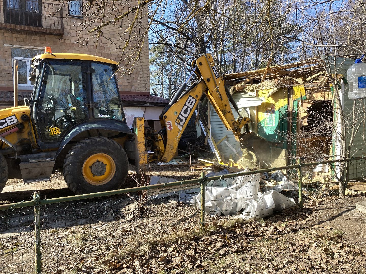 снос здания, снос незаконный строений, незаконное строение,