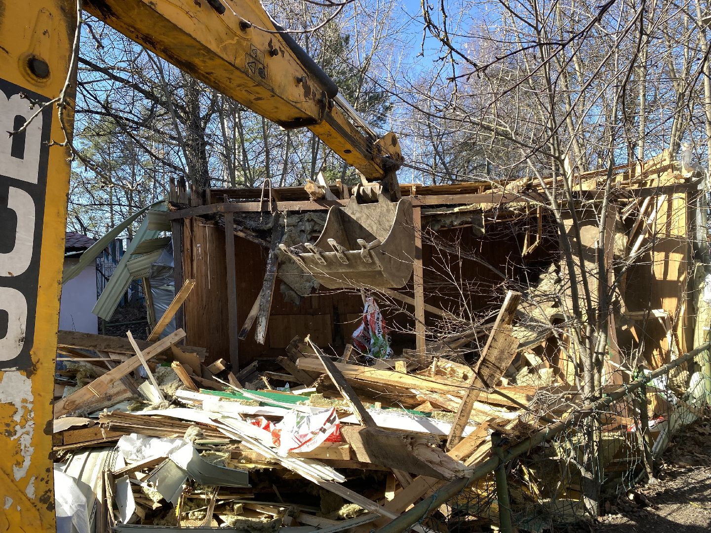 снос здания, снос незаконный строений, незаконное строение,