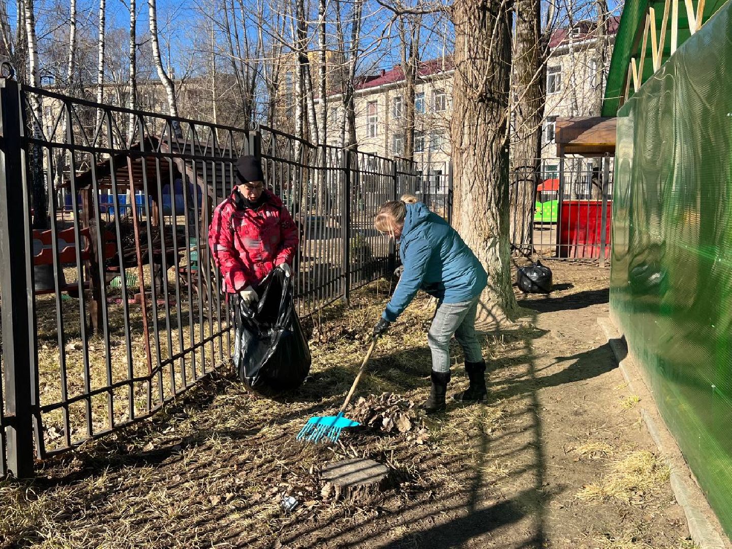 реутов, образование, уборка, субботник,дети на уборке,