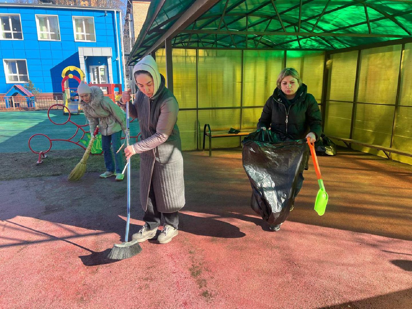 реутов, образование, уборка, субботник,дети на уборке,